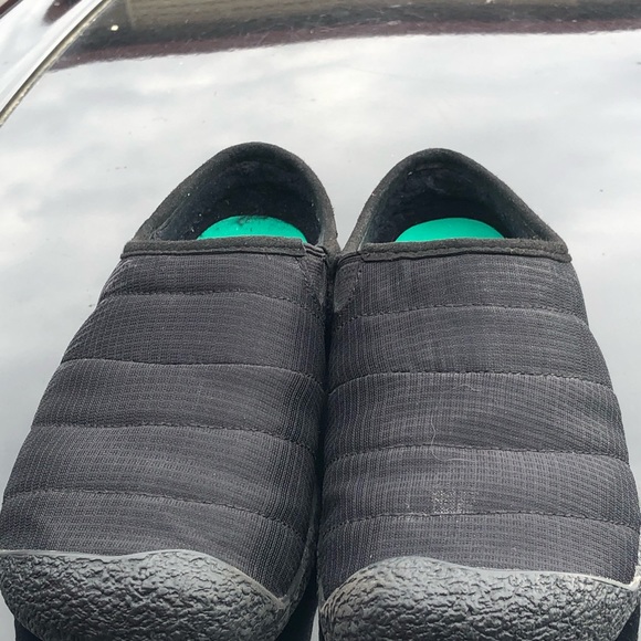 Keen Howser Womens Black Slide Slip On Indoor Outdoor Triple Shoes Sz 5.5 - Picture 2 of 14